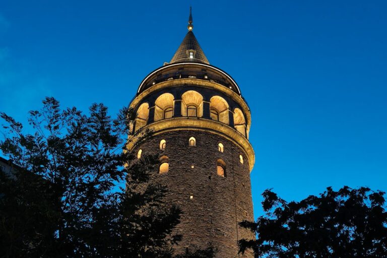 Wie man Verzauberter Turm spielt